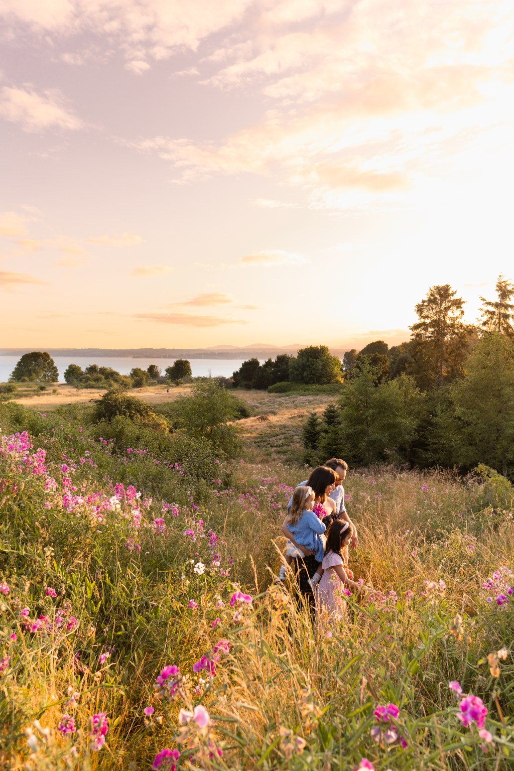 Morning sessions VS. Golden Hour – when is the best time to take family photos in&nbsp;Seattle?
